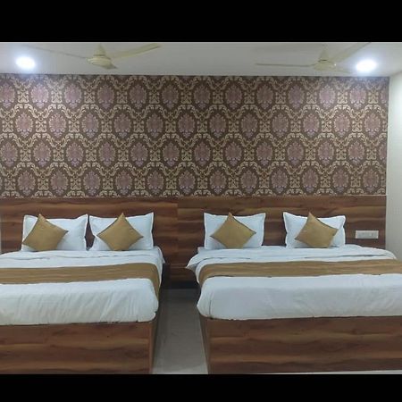 Siddi Vinayaka Hotel Hyderabad Exterior photo